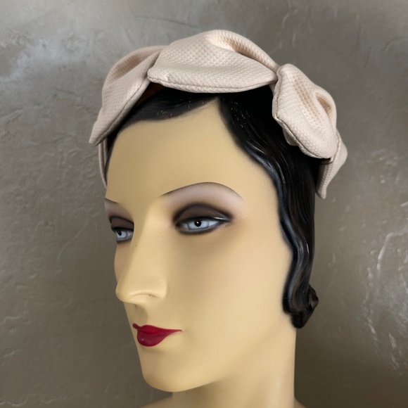 FUN 1950s\' DESIGNER GENE DORIS HONEYCOMB IVORY FABRIC HAT WITH BEAUTIFUL FOLDS main image 8